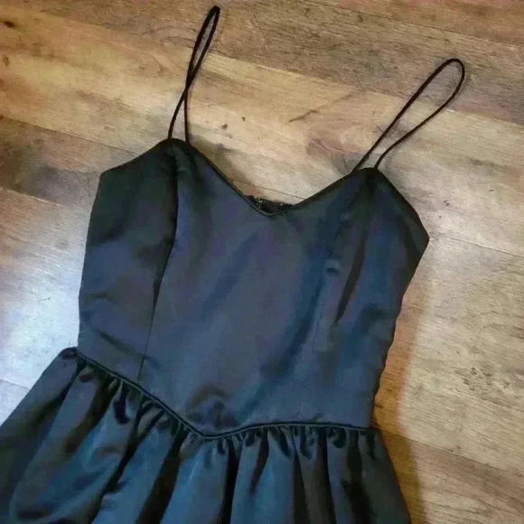 Vintage 1980's Black Satin Pleated Midi Dress Size 5/6 - Picture 2 of 7